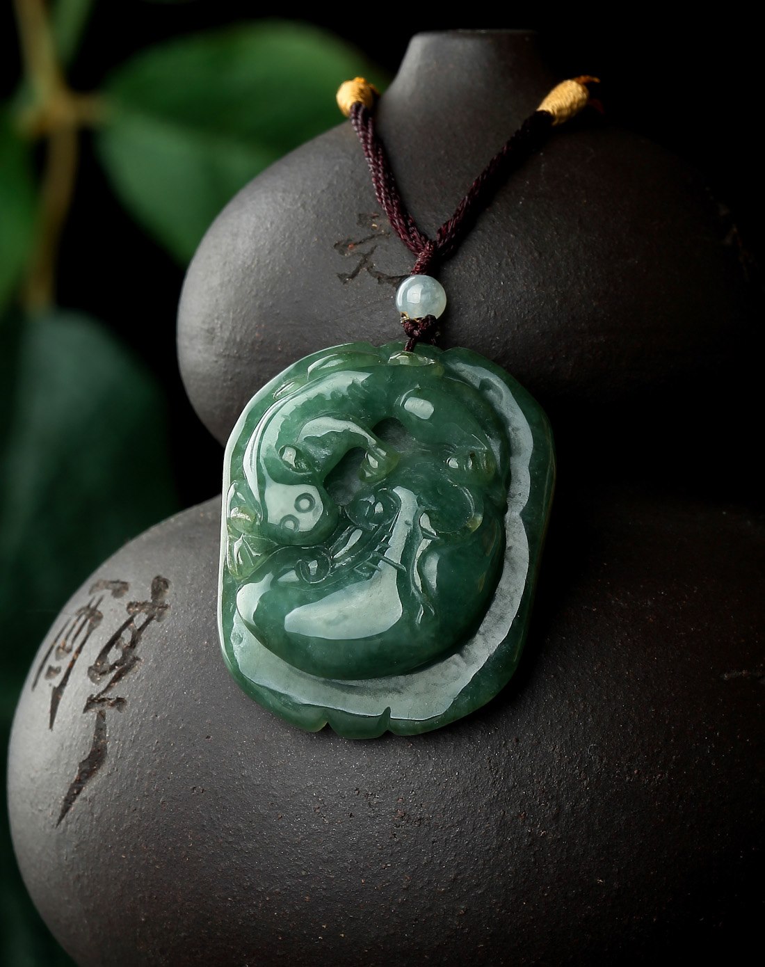天然a货翡翠草龙吊坠(附权威鉴定证书)