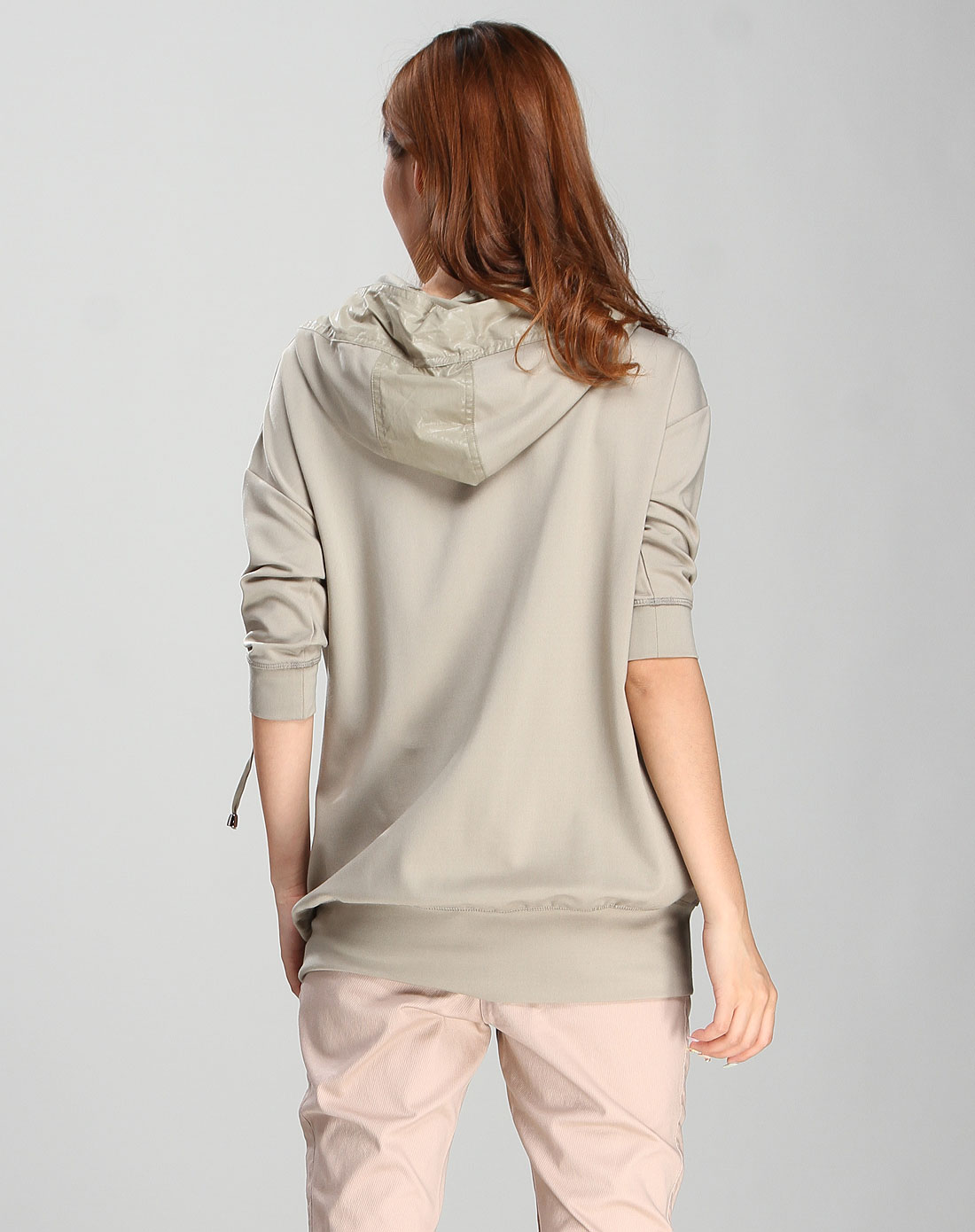 豆绿色时尚休闲连帽中袖上衣