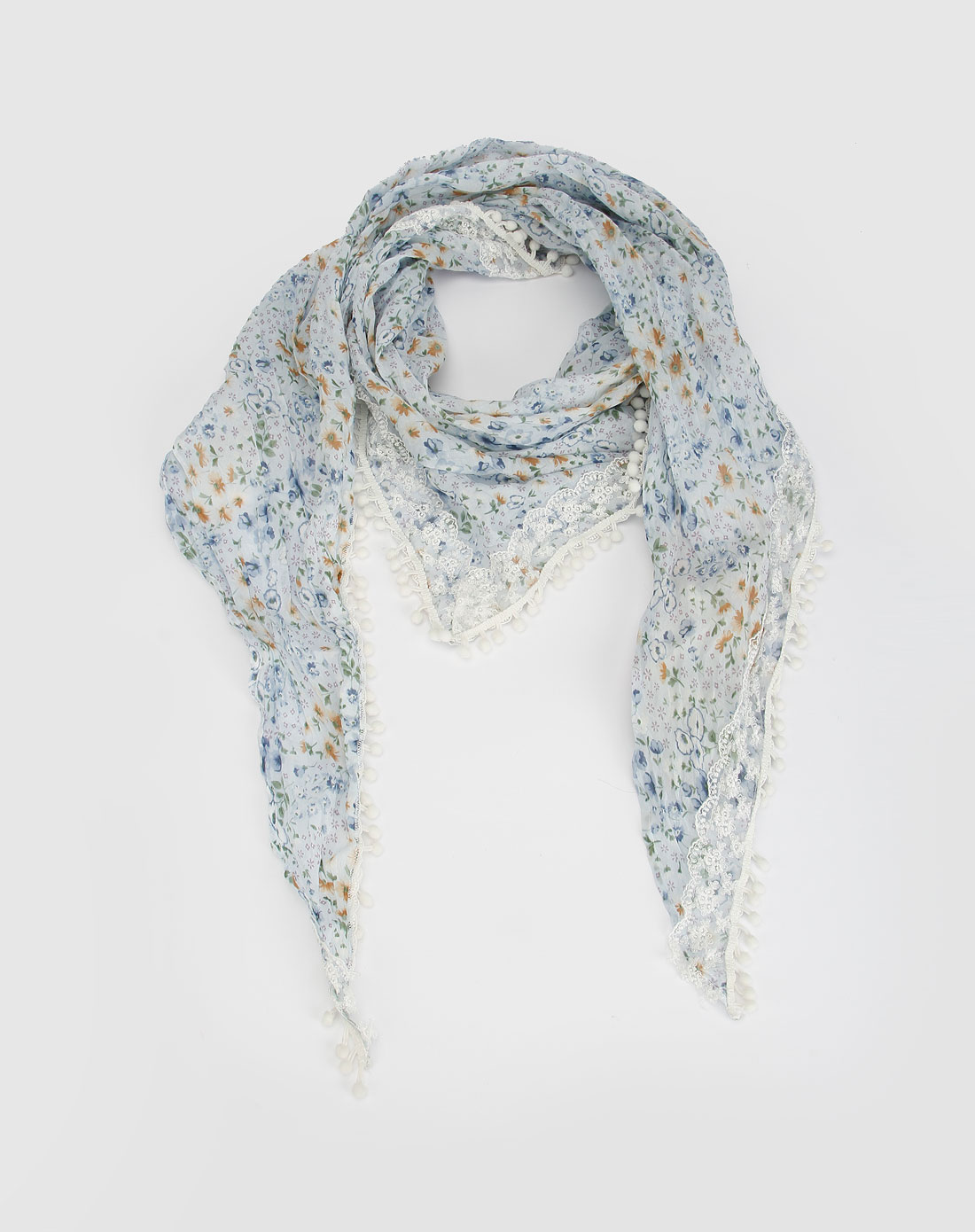 浅蓝色碎花三角围巾