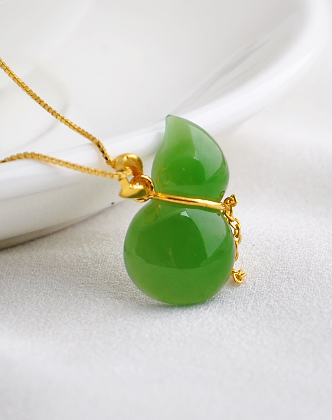 千足金和田玉吊坠-玲珑葫芦(赠送金色银链)