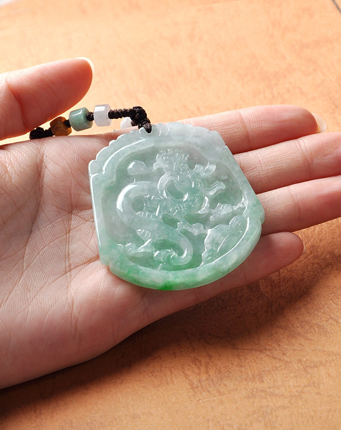 精工雕刻极品天然a货翡翠冰种满绿厚装龙凤牌吊坠