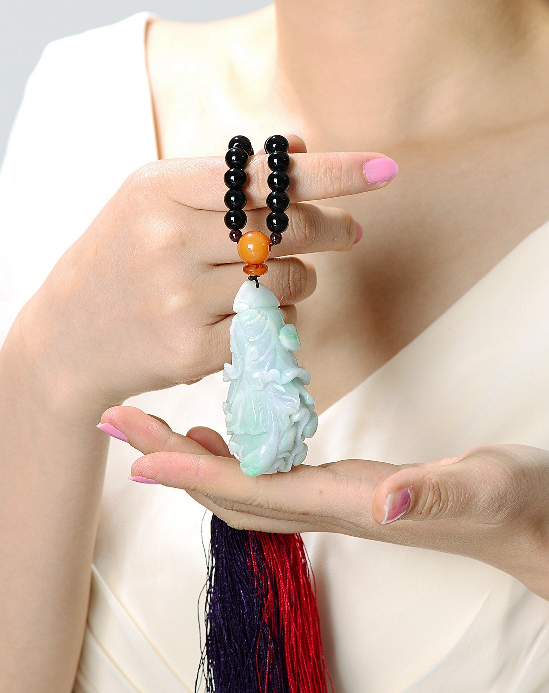 a货白底青细腻马上生财翡翠手玩件