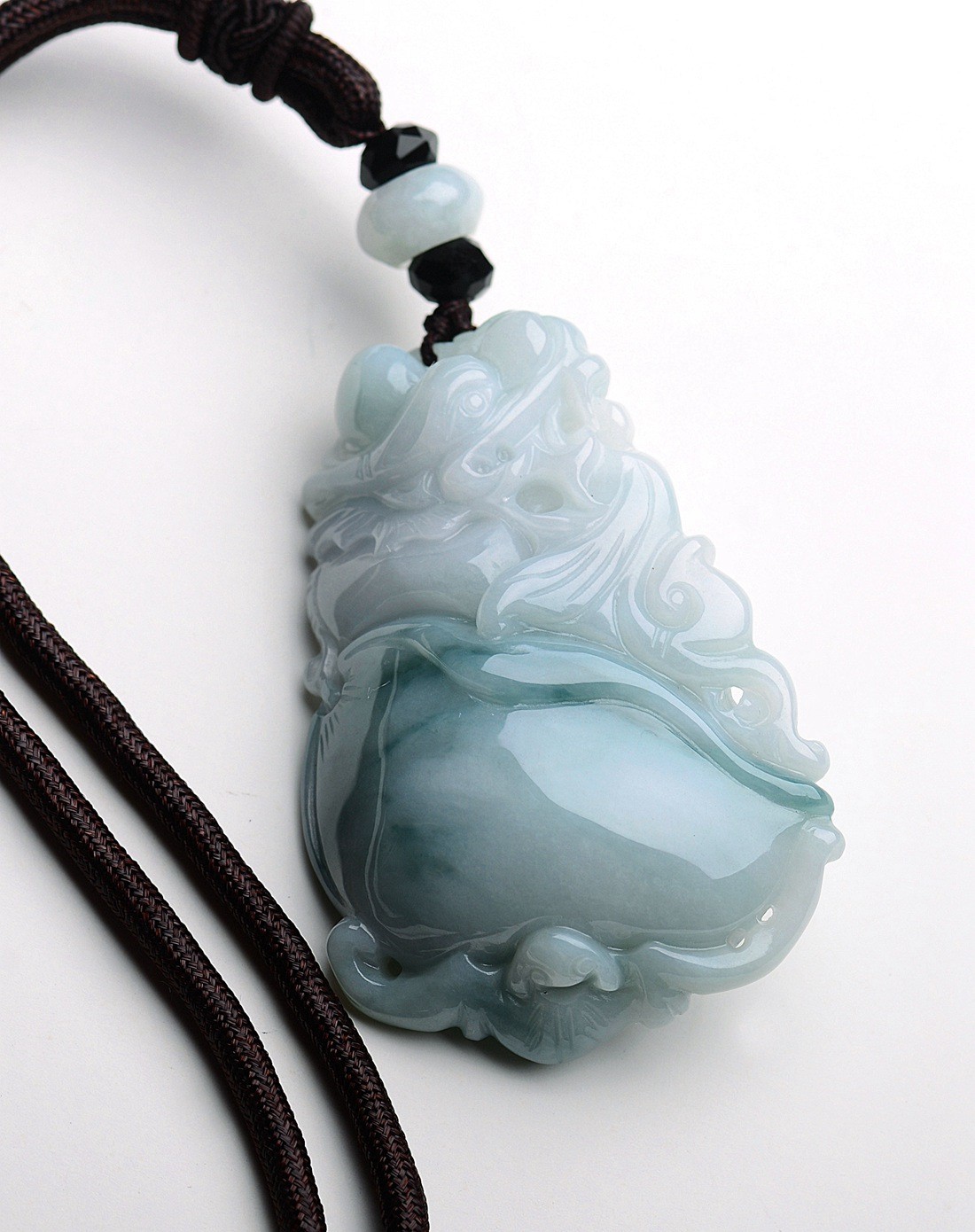 a货翡翠豆种飘蓝细腻饱满龙头吊坠