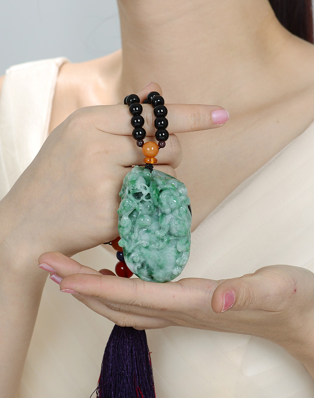 冰糯种阳翠显眼招财纳福a货翡翠手把件(附权威证书)