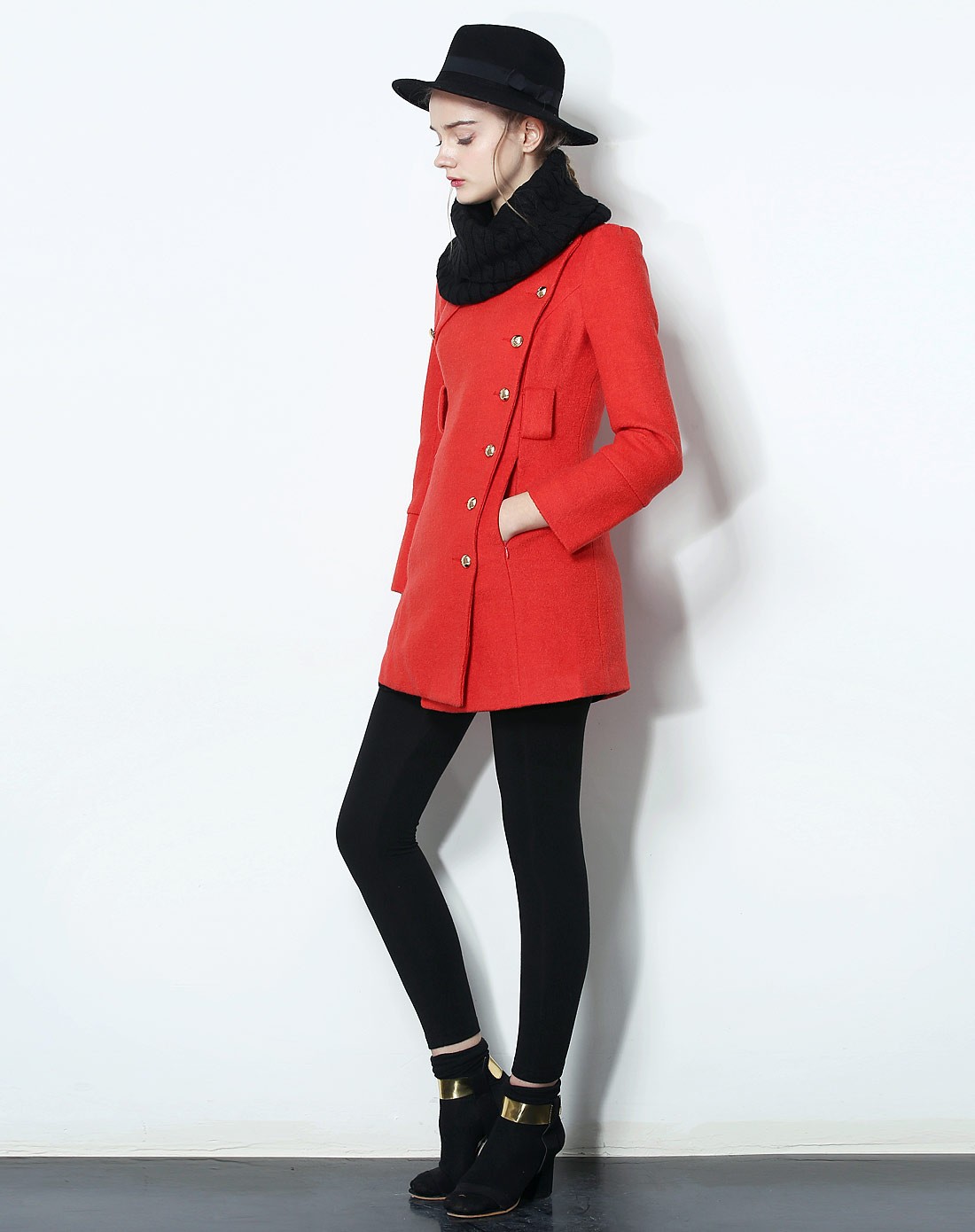 长袖橘红色大衣