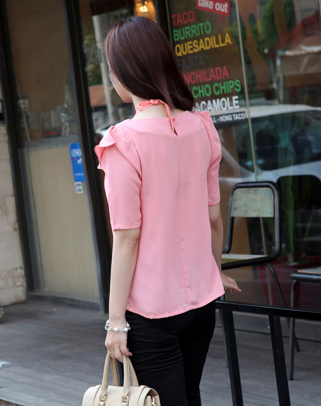 粉色荷叶边衬衫