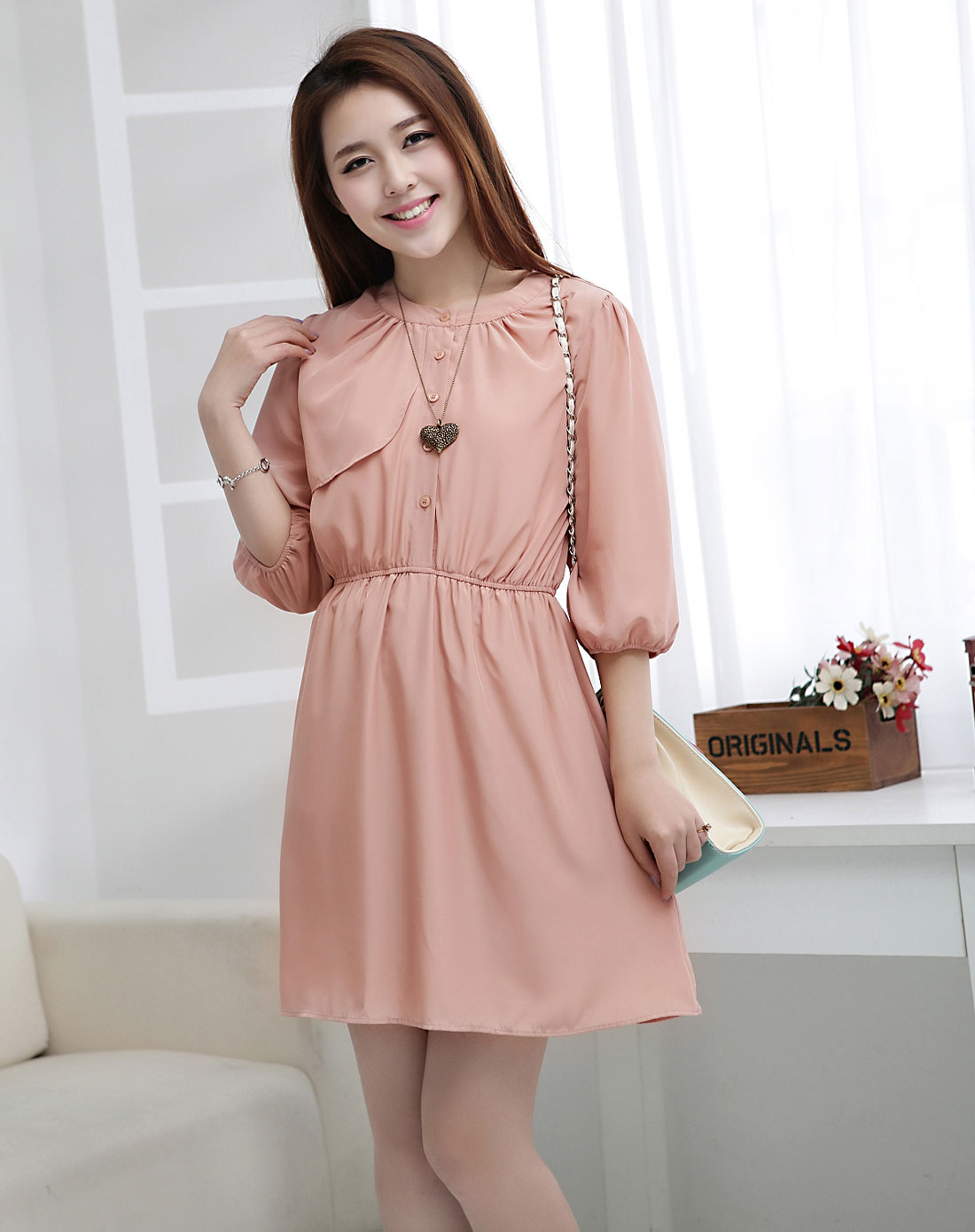 女浅粉色纯色中腰中袖圆领连衣裙