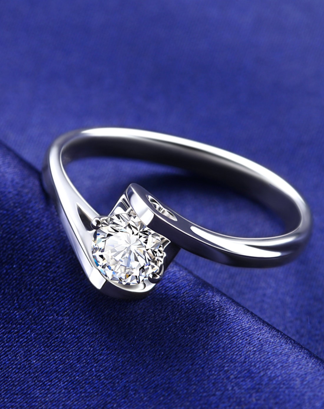 18k金天使之吻钻石女戒30分女戒