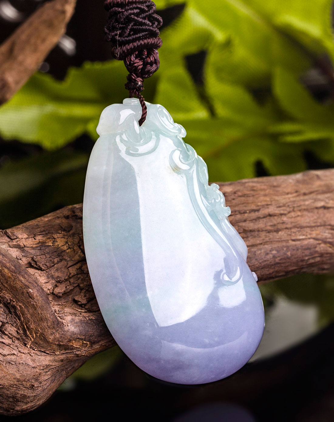 高贵超细腻春带彩发福瓜天然a货翡翠挂件(附国检证书)