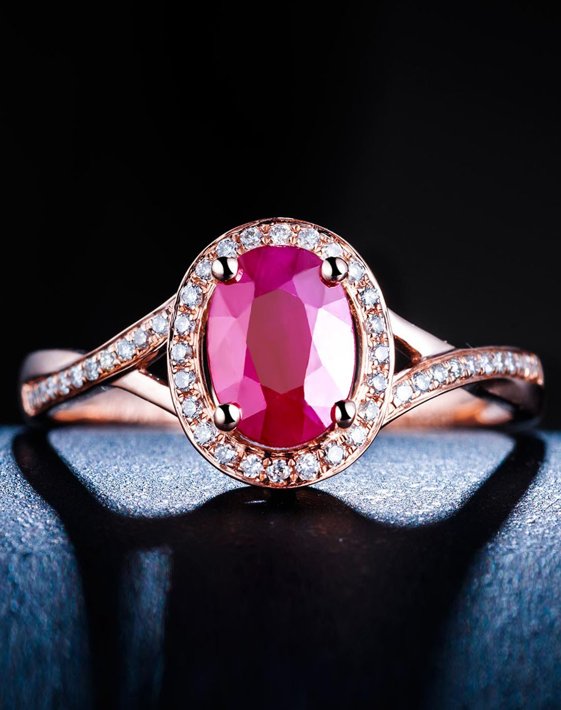 157克拉红宝石女戒