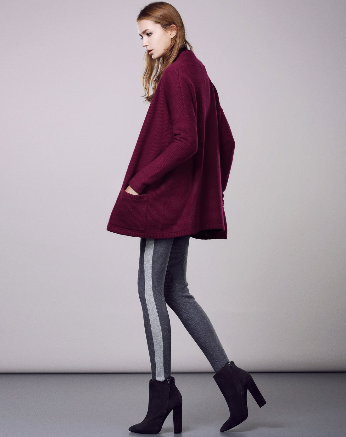 洋红色电脑织花外套