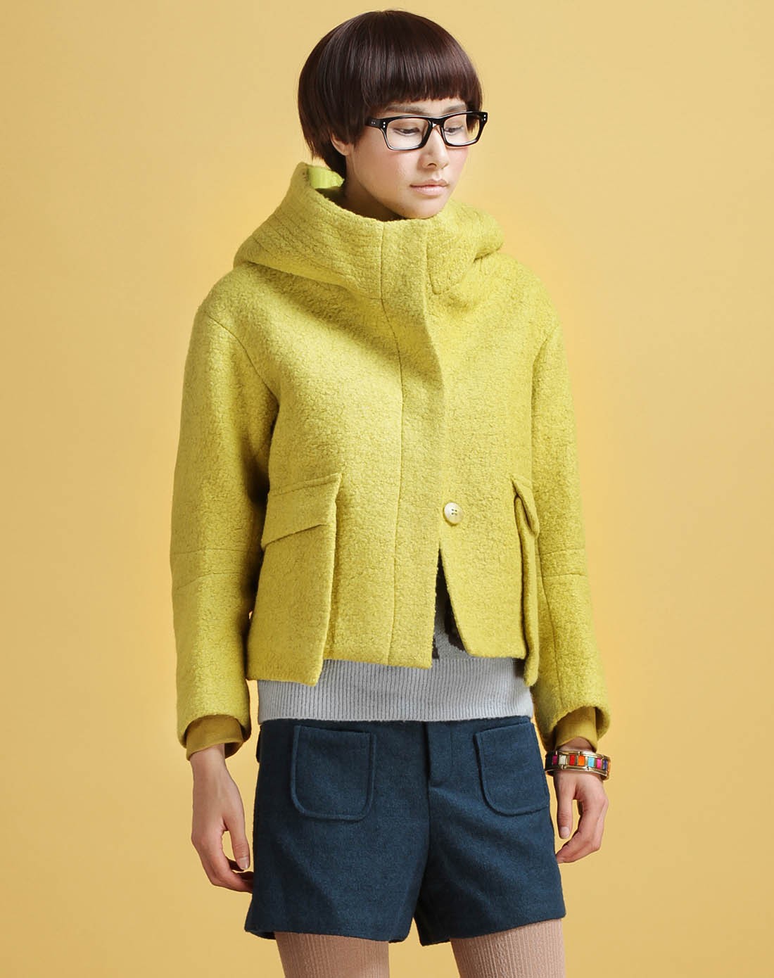 黄绿色休闲时尚长袖外套