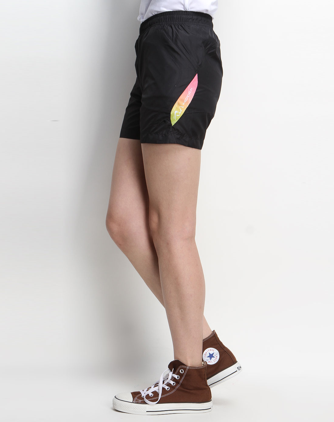 黑色梭织运动短裤