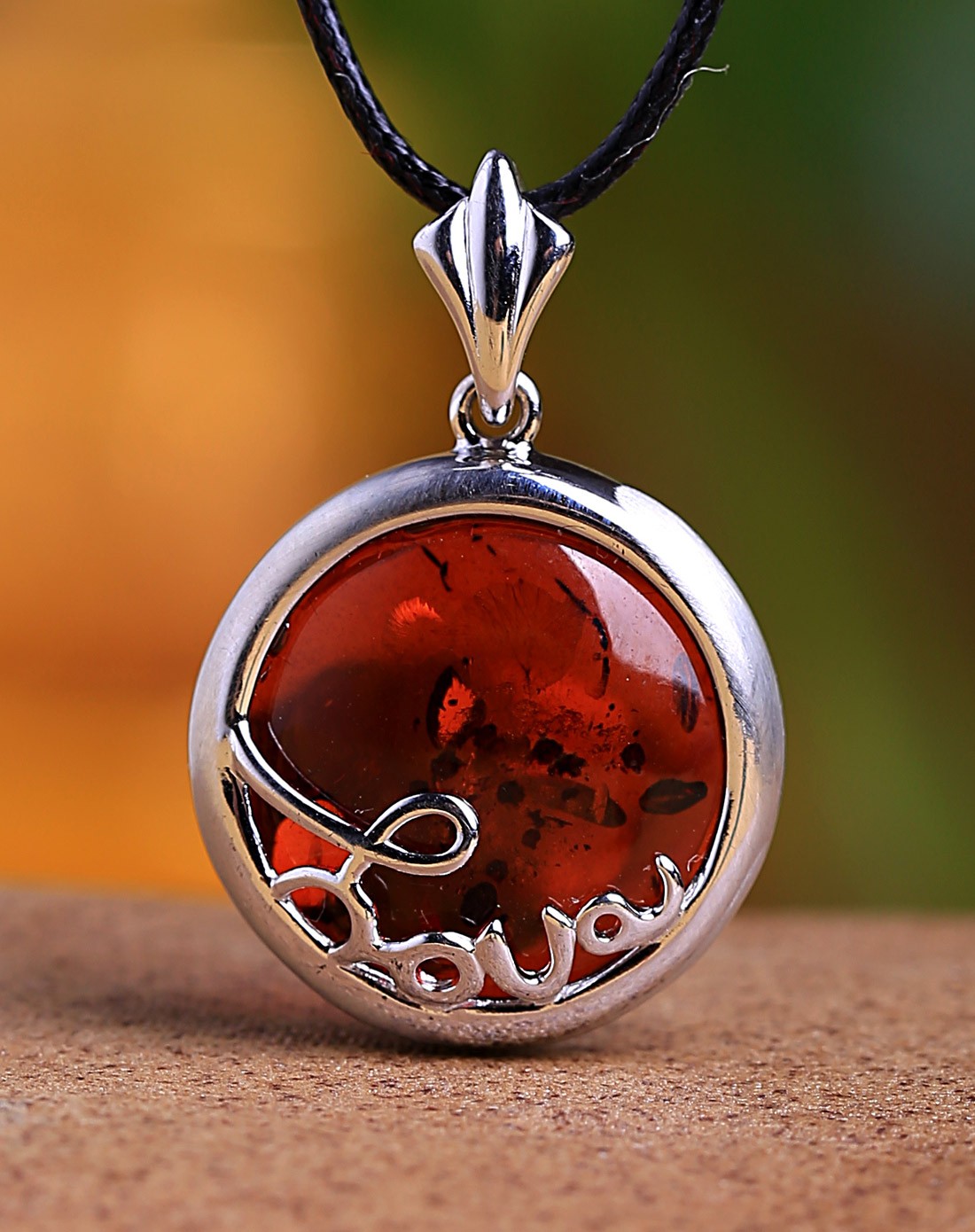 昊天琥珀饰品专场-银镶圆形天然血珀吊坠附证书