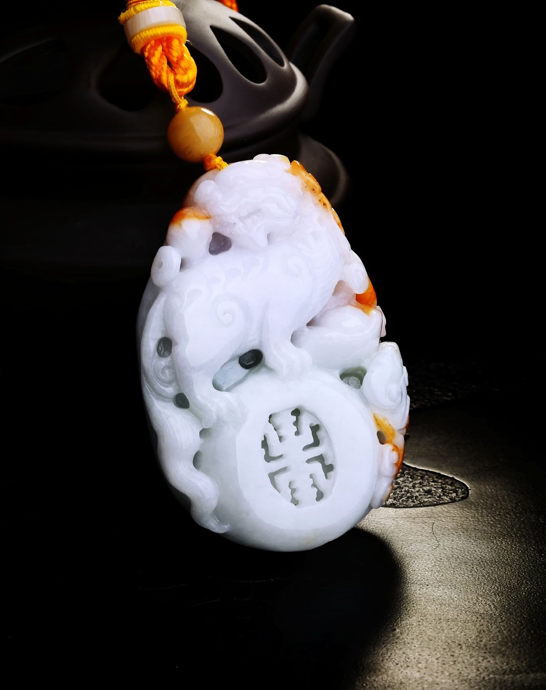 大师级精雕细腻糯种麒麟 招财进宝手把件