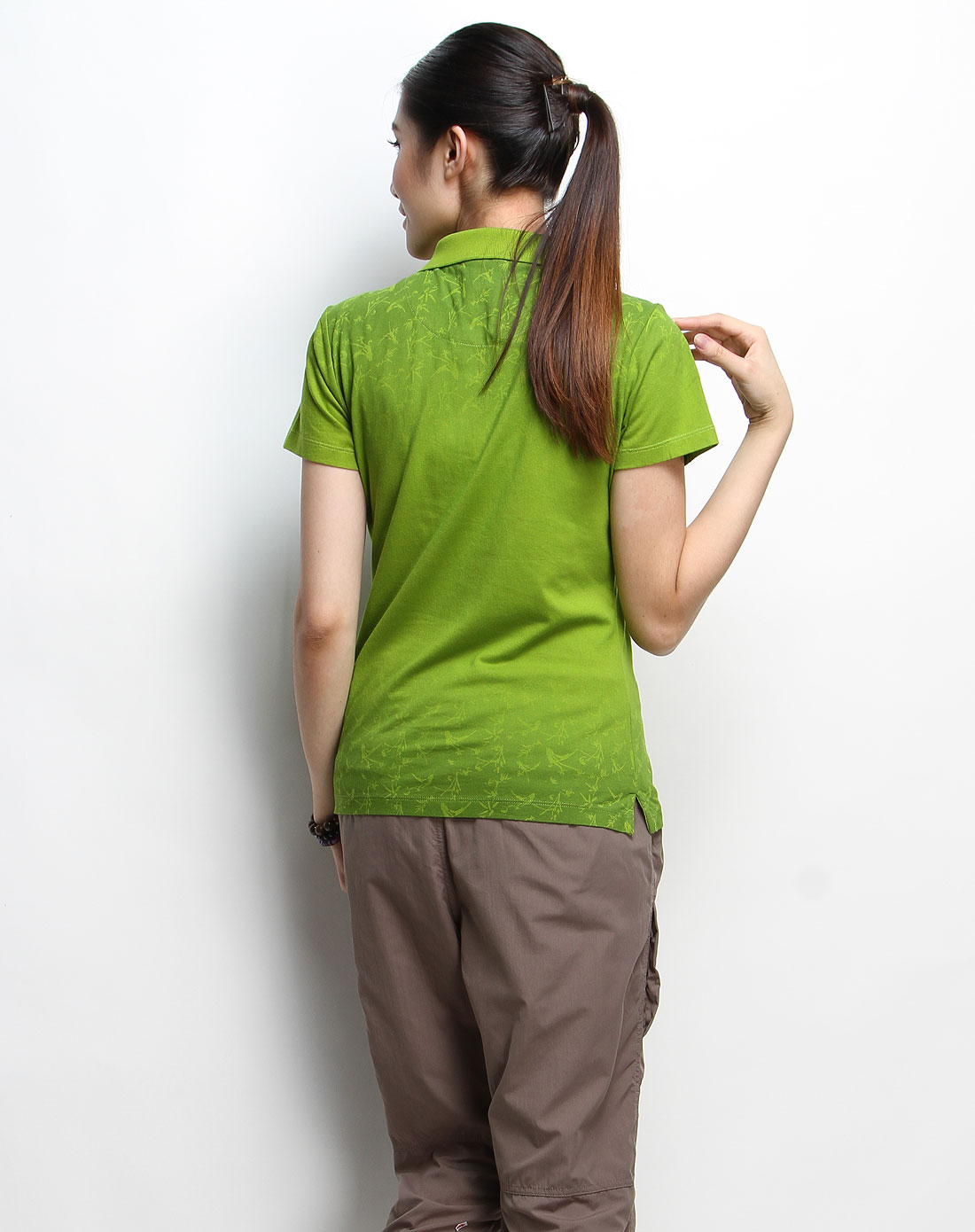 女款嫩绿色休闲翻领短袖t恤