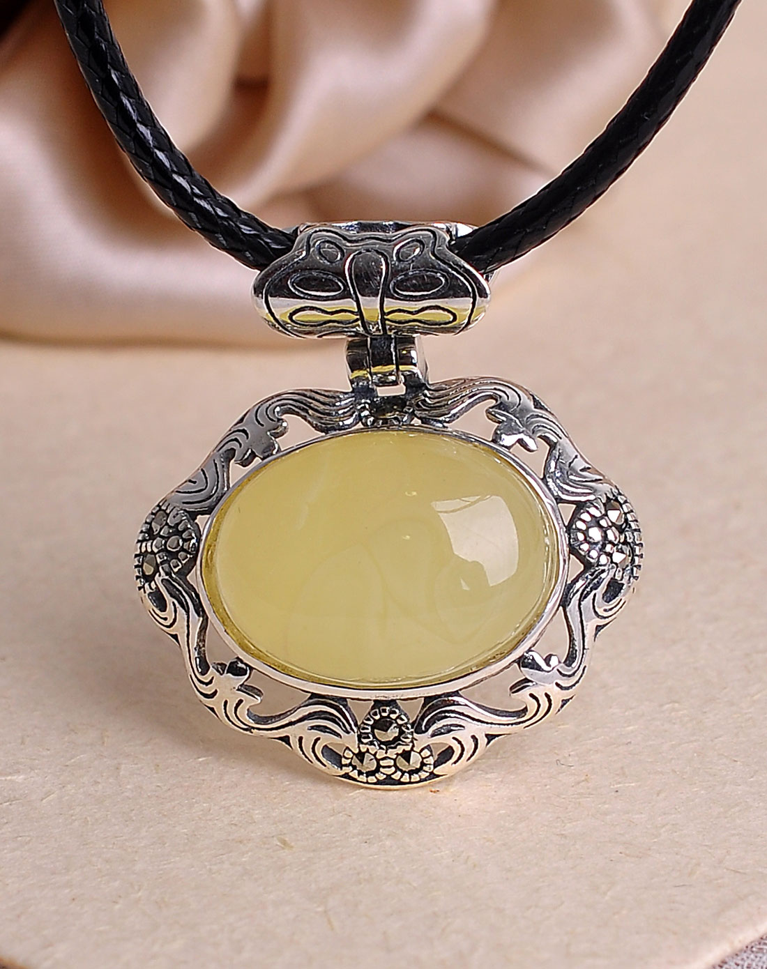 hwsa珠宝专场-复古优雅天然蜜蜡吊坠附证书