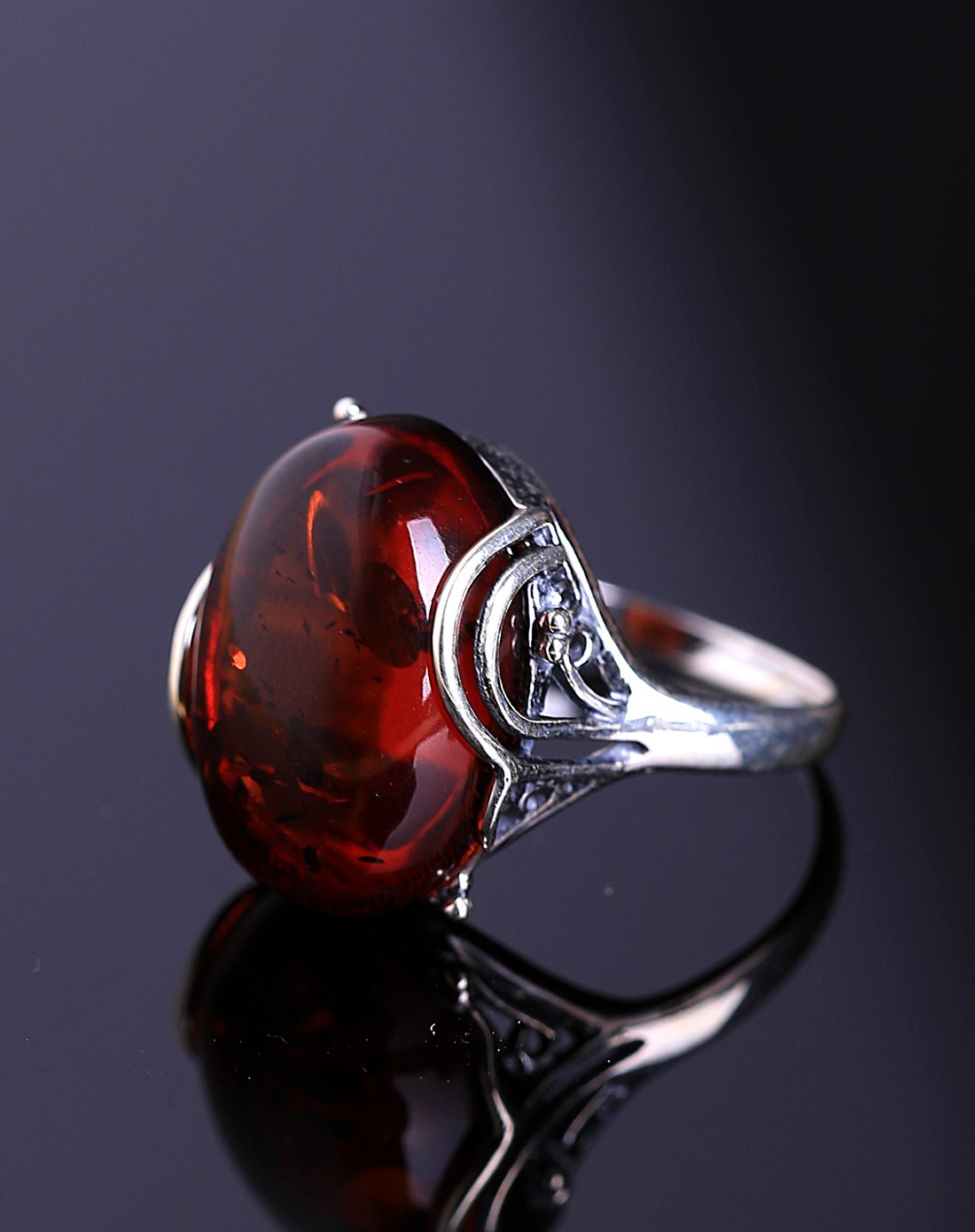 花朝月夕天然血珀戒指附证书