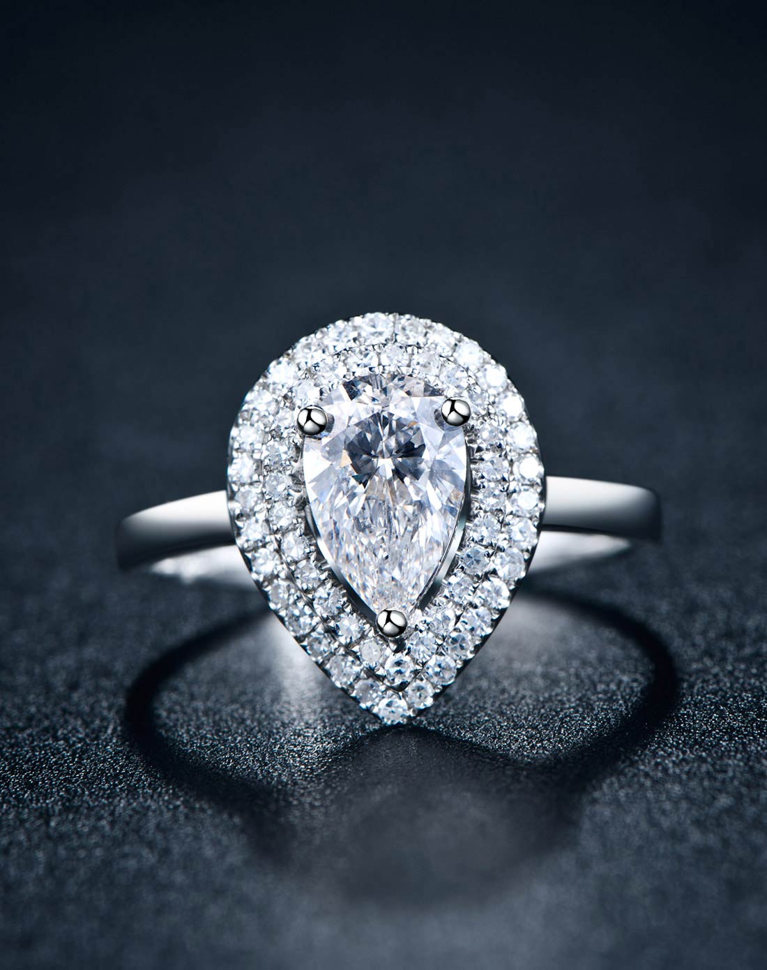 26克拉f-g色vs净度18k金钻石女戒