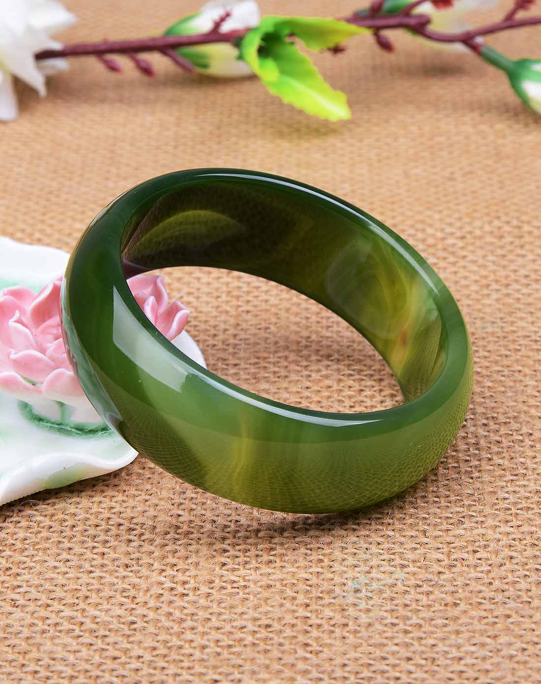 清雅绿玛瑙宽边手镯(附证书)