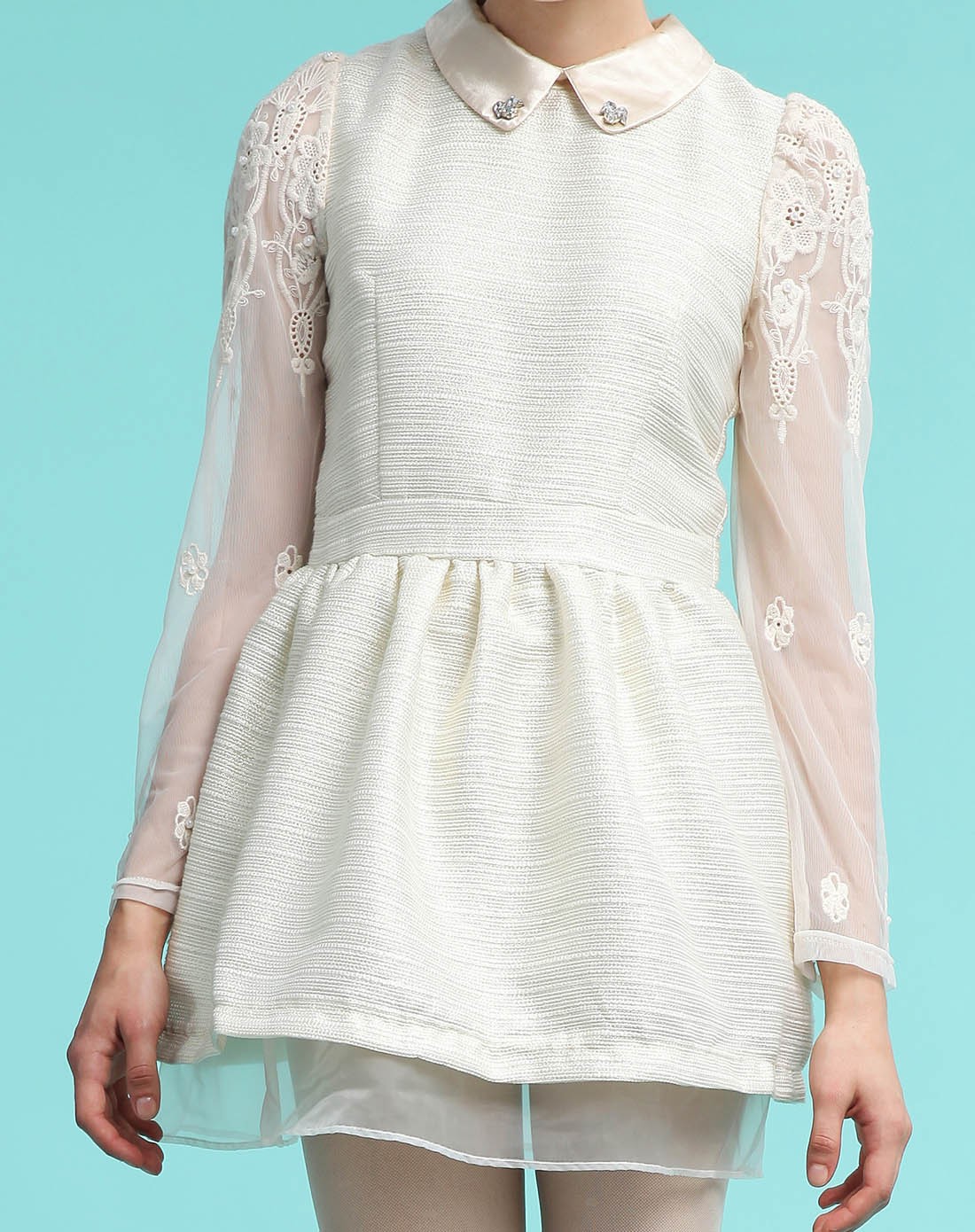 白/金色甜美镶珠长袖连衣裙