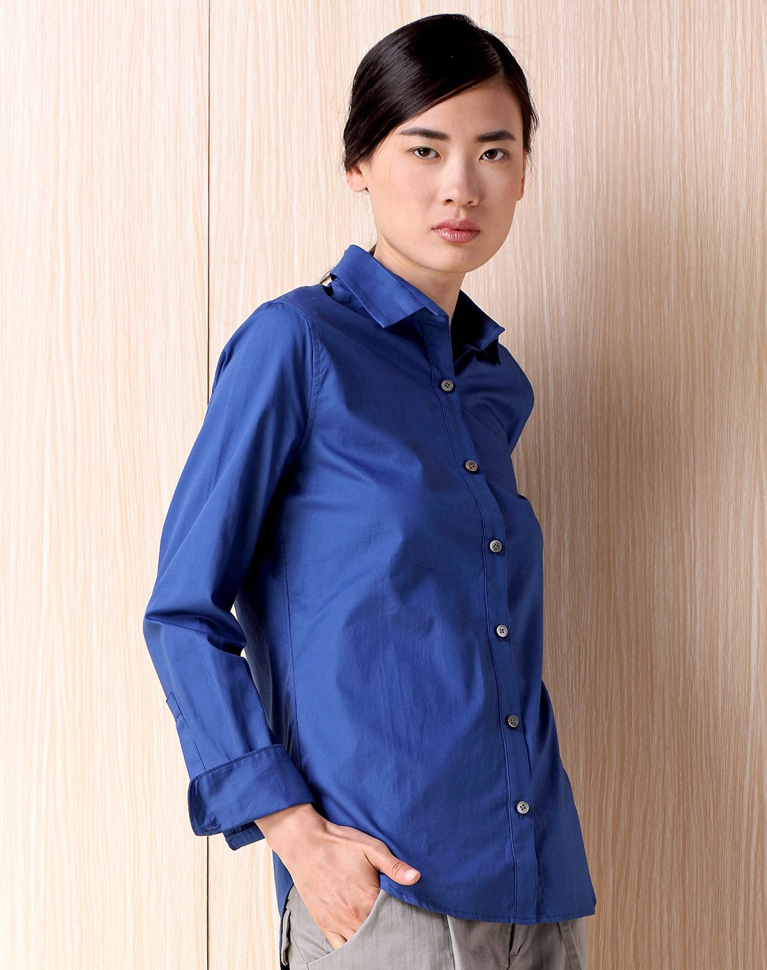 宝蓝色斯文大方长袖衬衫