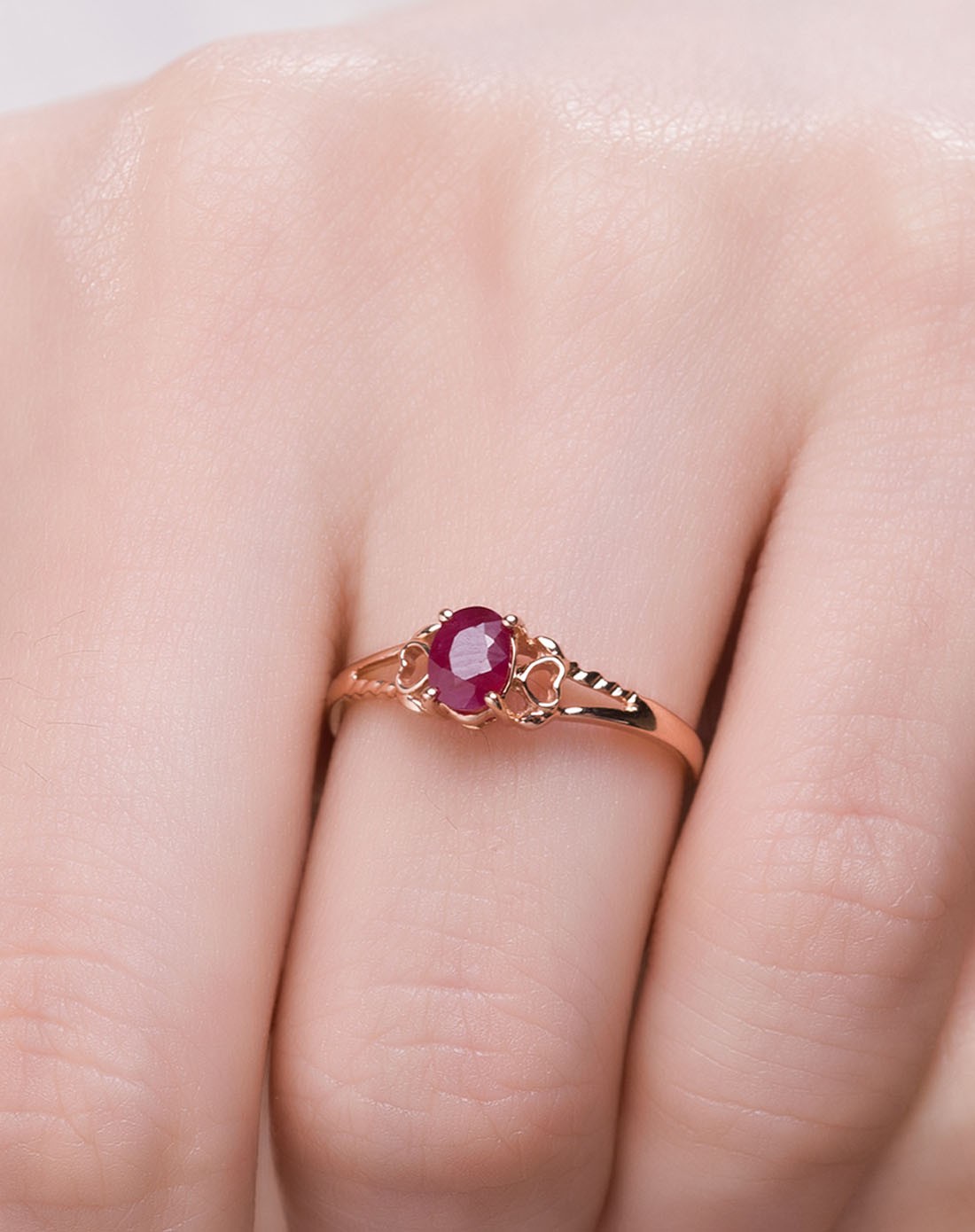 18k玫瑰金红宝石女戒指