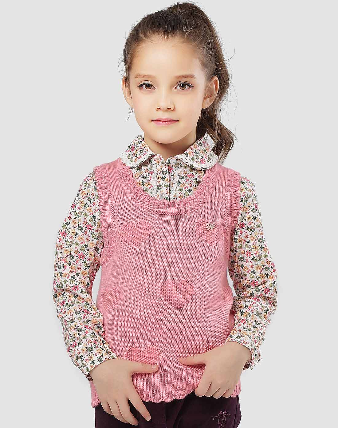 [特惠]女童藕粉心型钩花毛背心