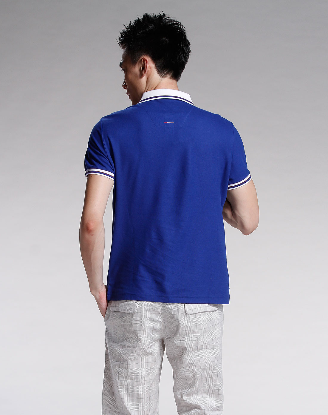 宝蓝色翻领短袖t恤