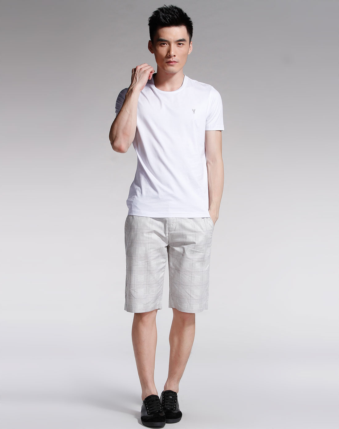 白色圆领短袖t恤