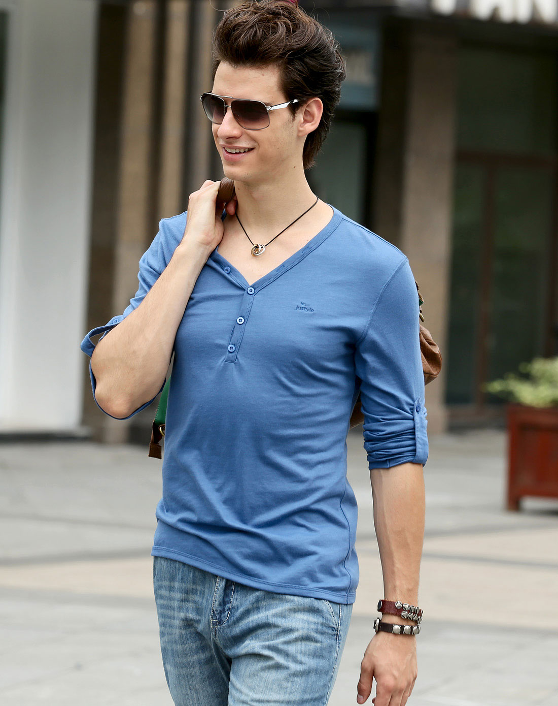 蓝色简约休闲长袖t恤