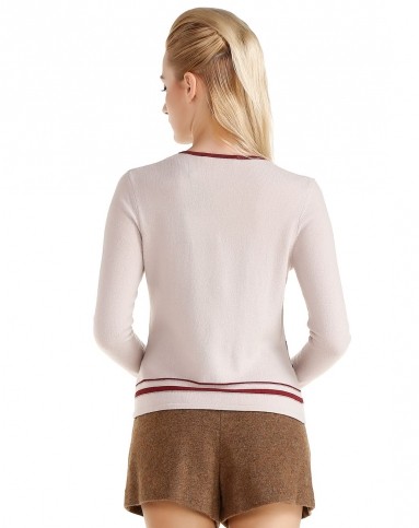 浅藕色圆领时尚长袖针织衫