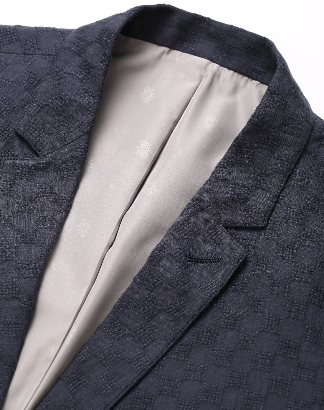 蓝色柔软舒适顺滑面料翻领西服