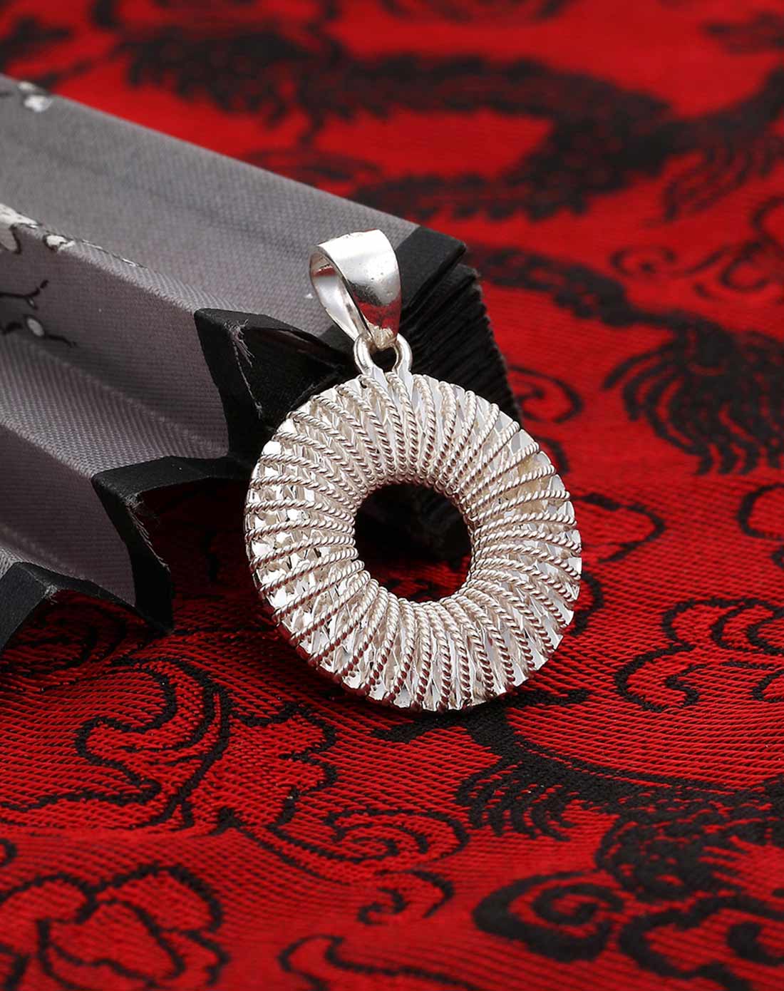 荣庆祥银饰专场-手工花丝990足银圈圈吊坠(送黑绳)