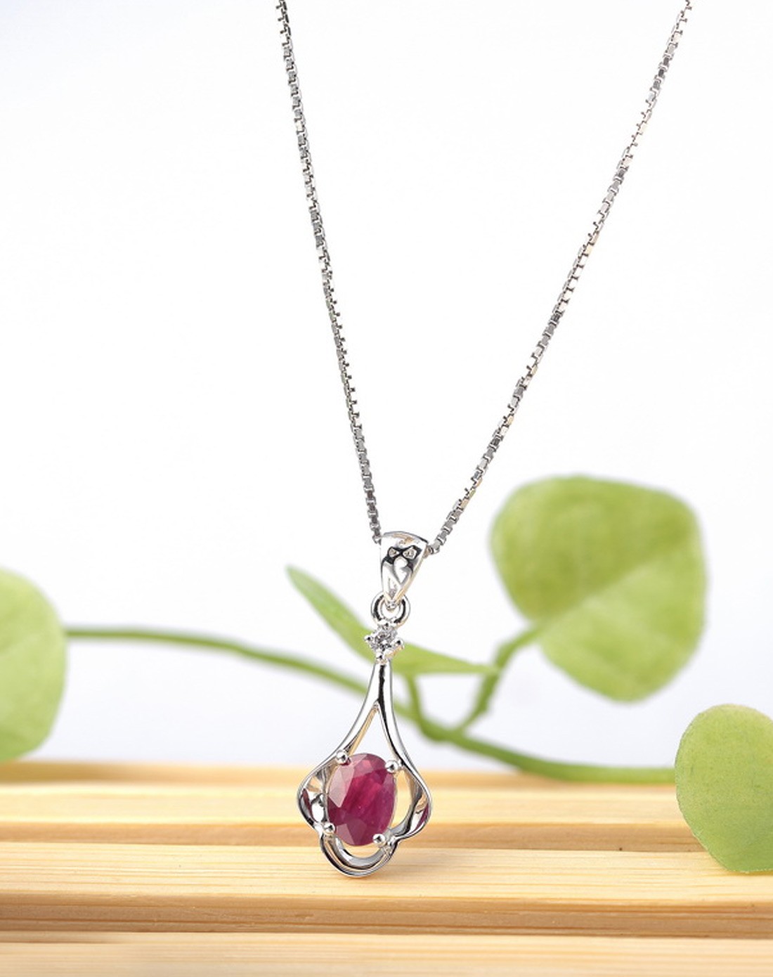 18k金红宝石吊坠花未央