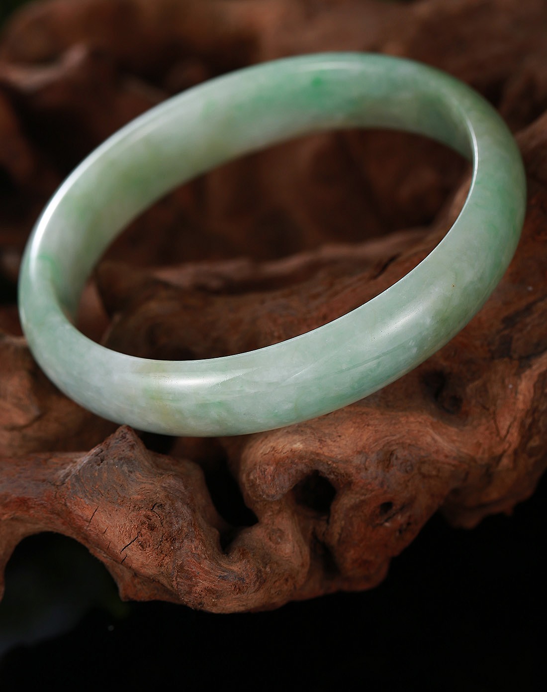 女款豆种翠绿翡翠贵妃镯a货附证书