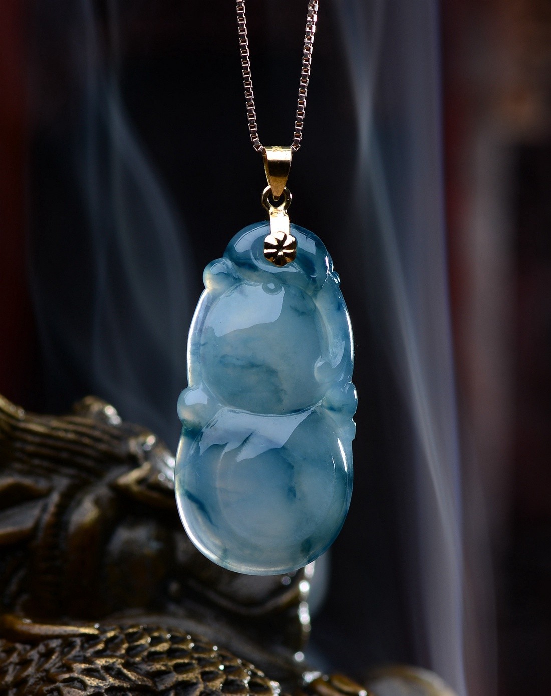 18k镶冰种飘蓝花盈润厚庄福禄双至a货翡翠吊坠(附权威证书)