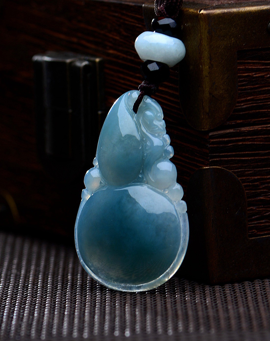 冰种特色湖水蓝盈润福禄双至a货翡翠吊坠(附权威证书)