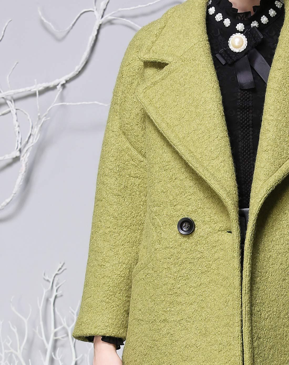 浅橄榄色西装领夹棉加厚毛呢外套