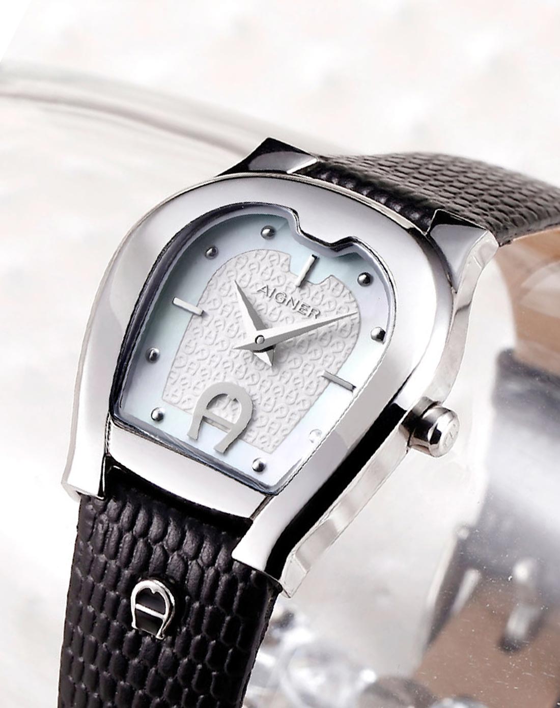 aigner 女款 时尚简约休闲石英手表 桃红色牛皮表带