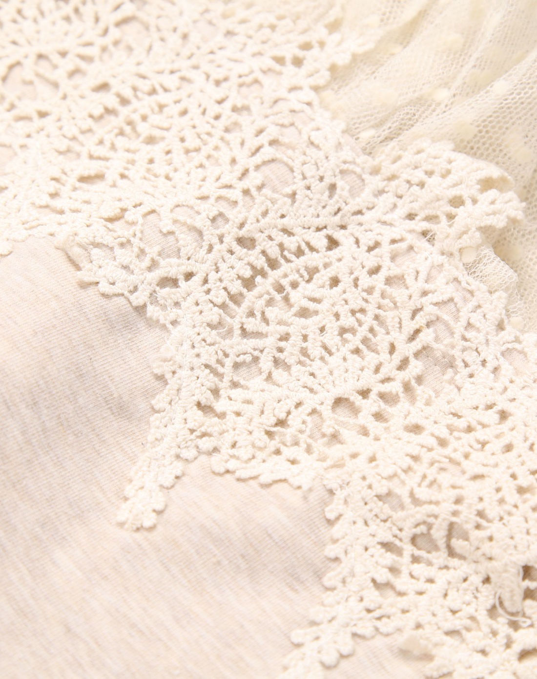 杏色弧形下脚拼网布上衣