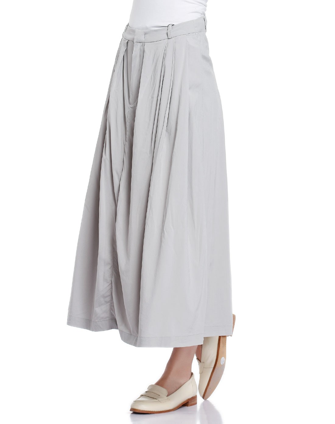 浅灰色休闲飘逸长裙