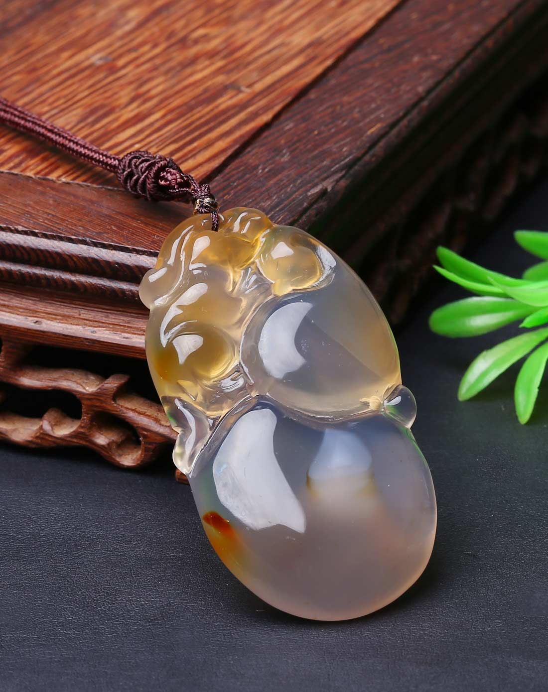 俏色天然玉髓雕刻葫芦大吊坠y11