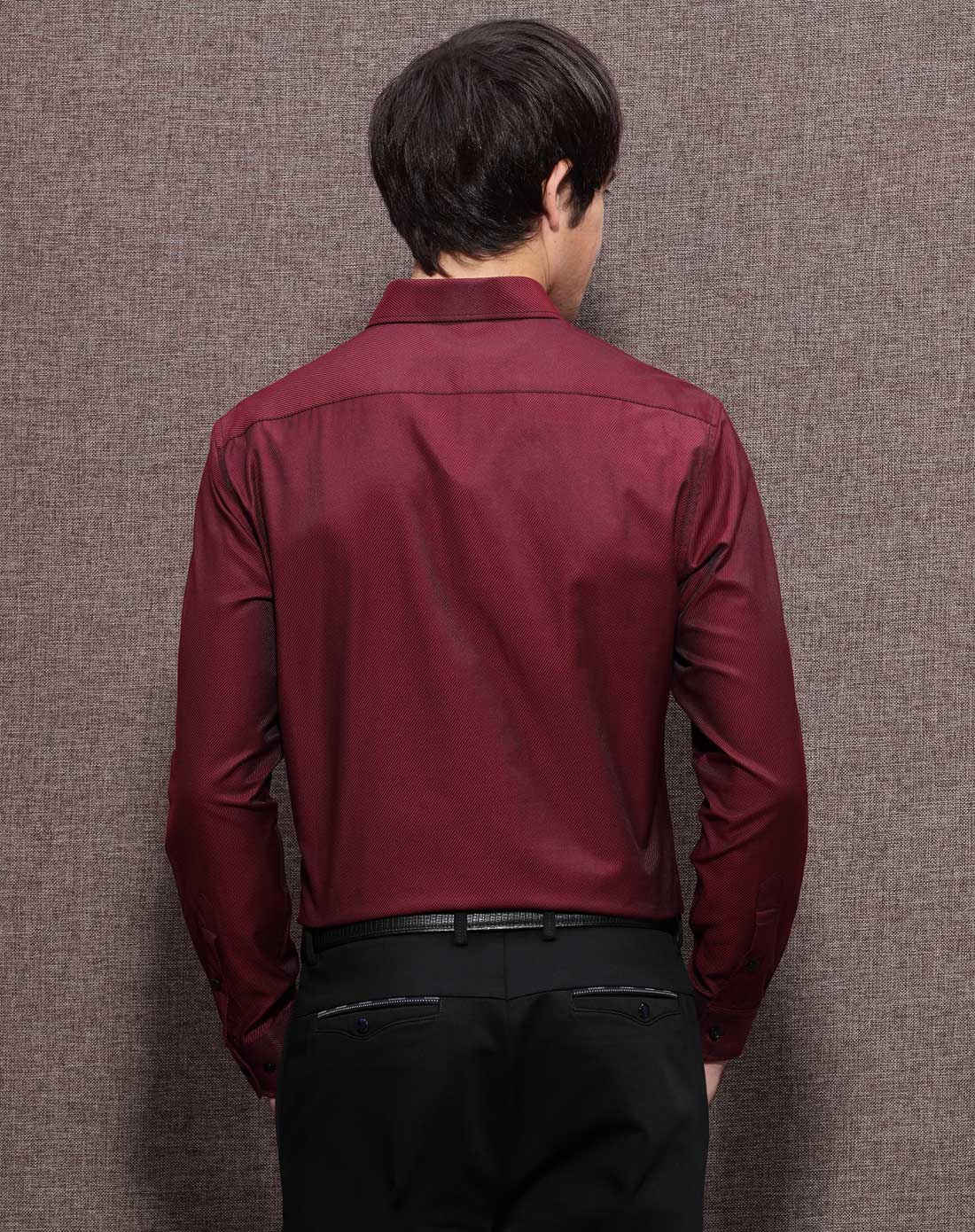 酒红色休闲帅气长袖衬衫