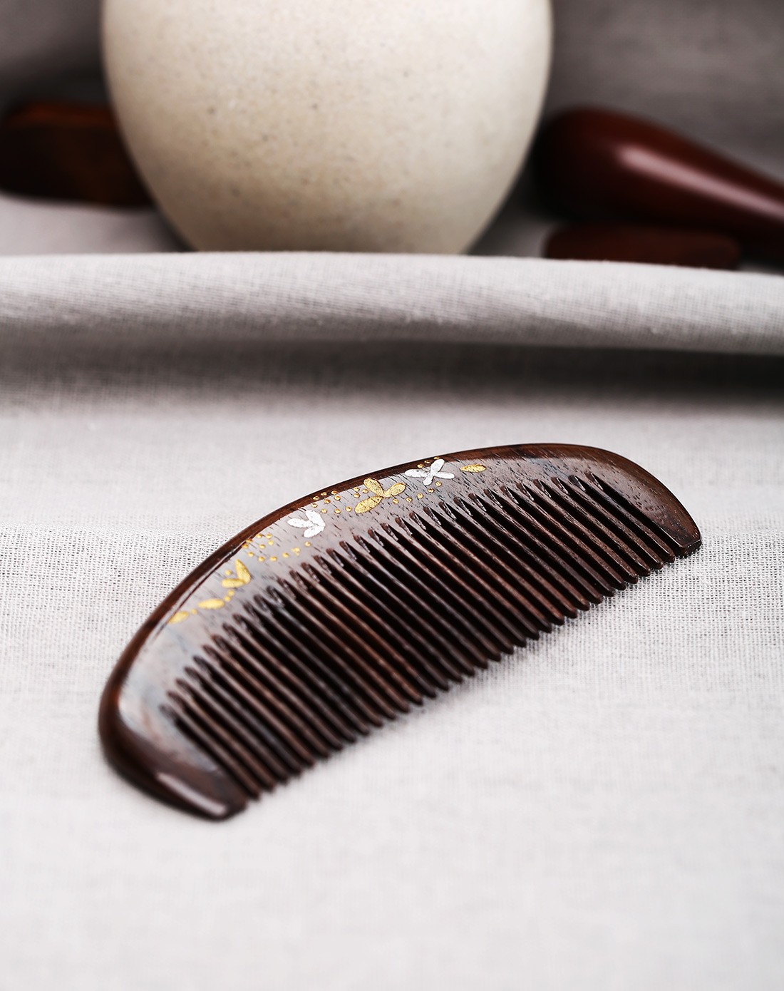 天然印尼黑酸枝木雕花抹金养发梳
