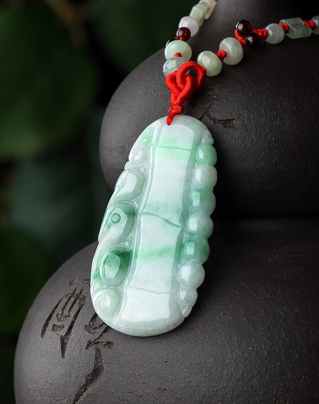 精雕超细腻豆种俏色飘阳绿竹节 节节高升天然a货翡翠吊坠