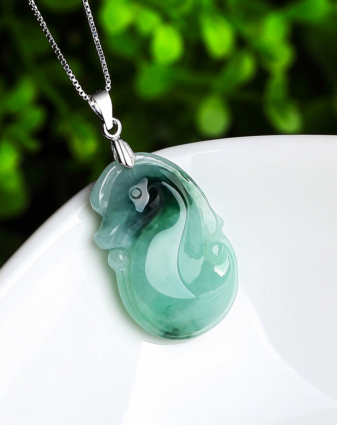 纯银镶扣超细腻豆种飘绿俏色龙如意 事事如意吊坠