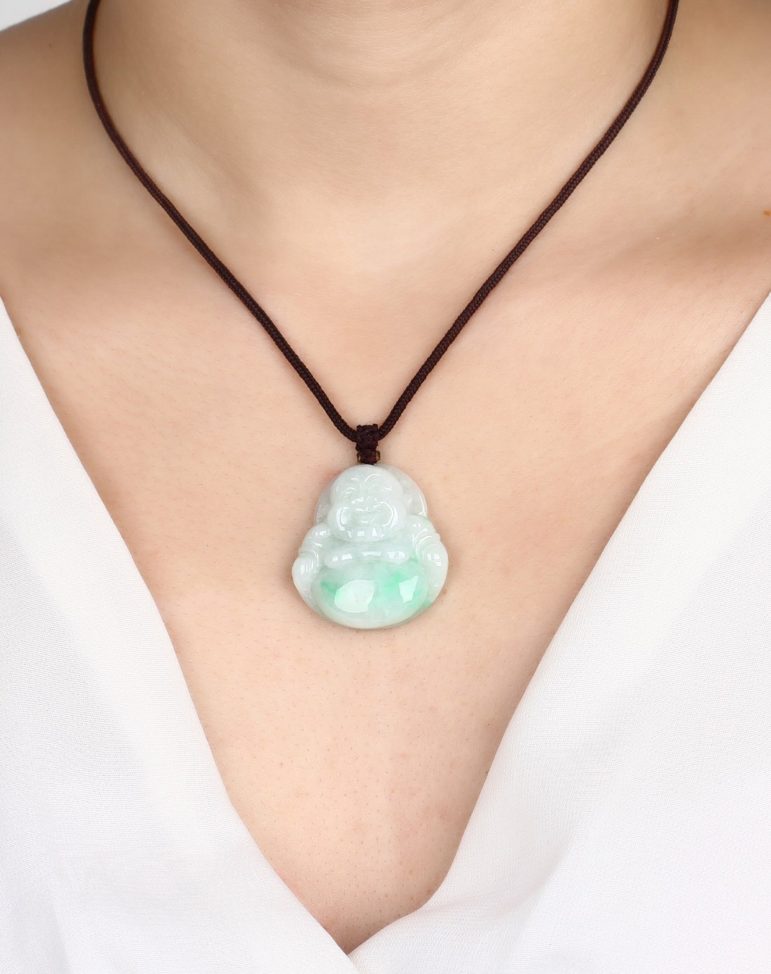 精雕细腻豆种俏色飘阳绿饱满佛公天然a货翡翠吊坠