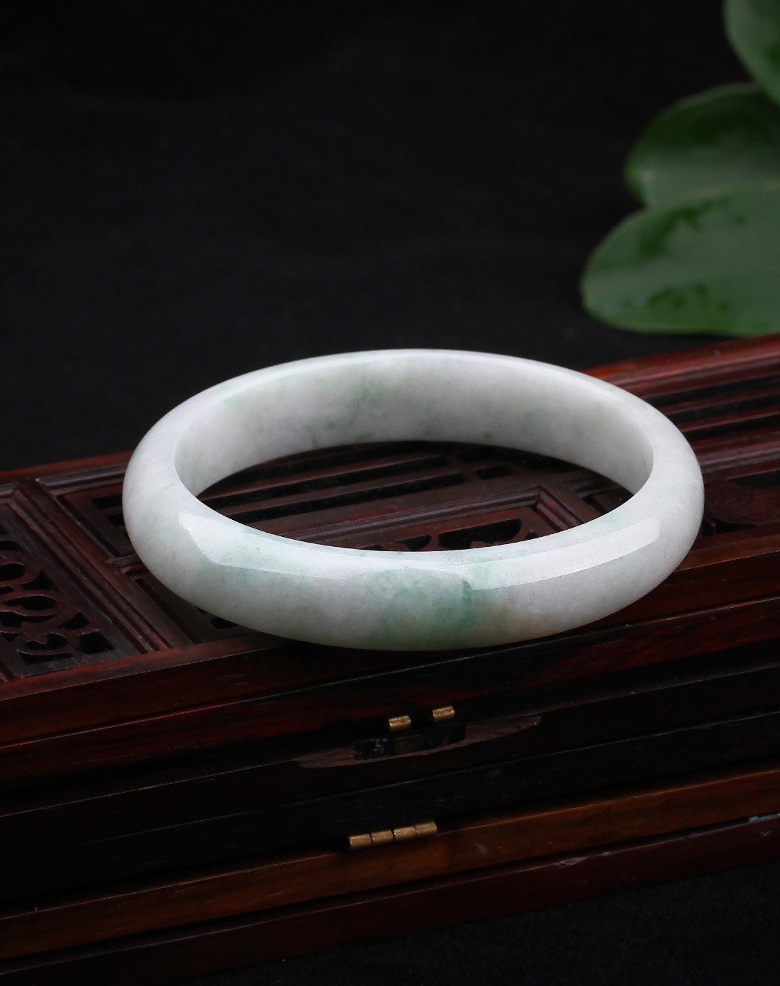 极品超细腻豆种完美俏色天然a货翡翠手镯 赠长辈佳选