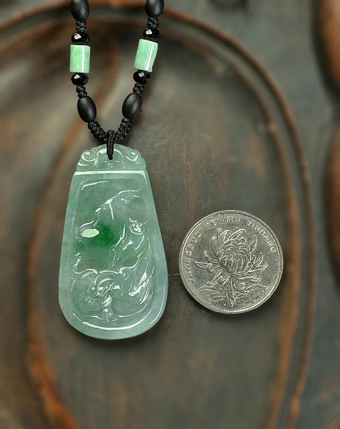 天然精雕细腻带翠绿百年好合翡翠吊坠(国家权威鉴定)